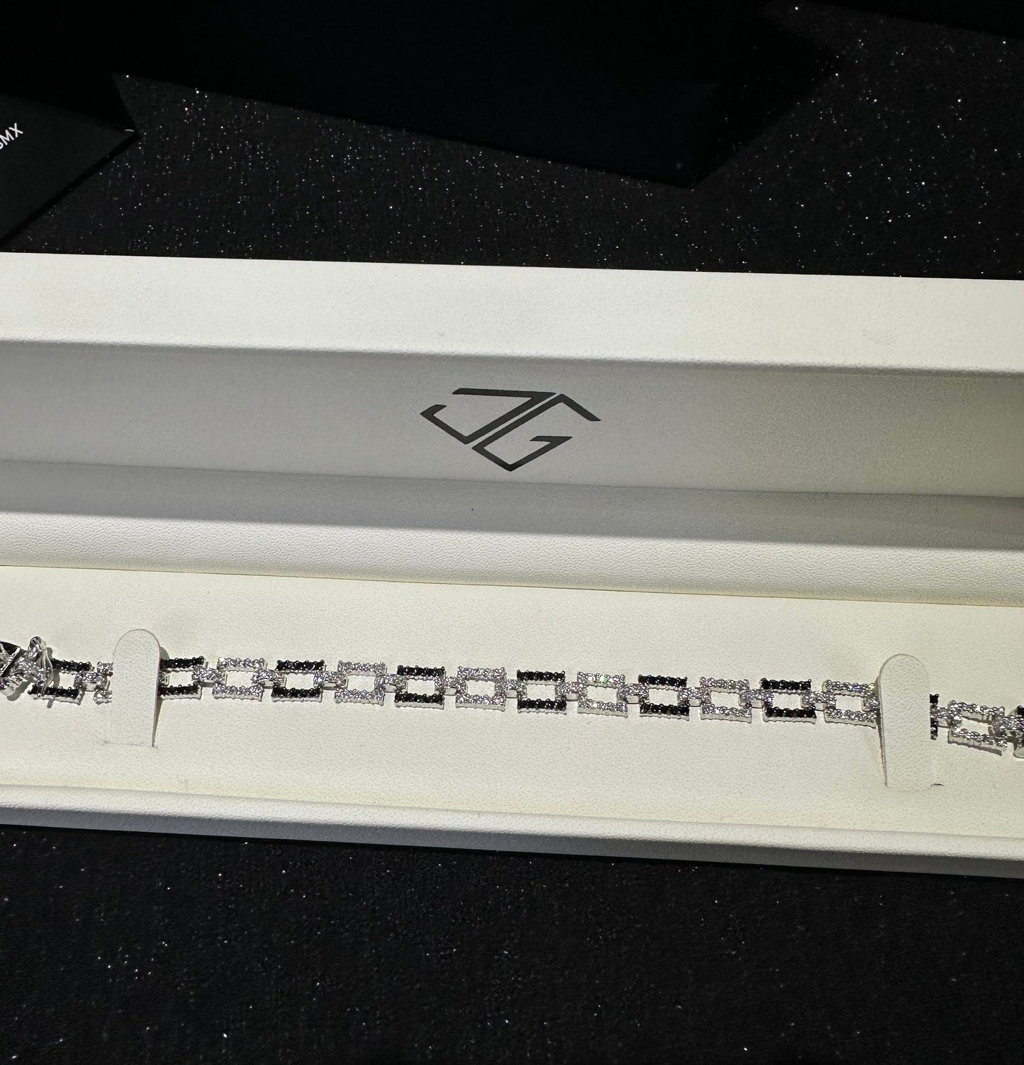 PULSO CUADROS NEGROS 18 CM