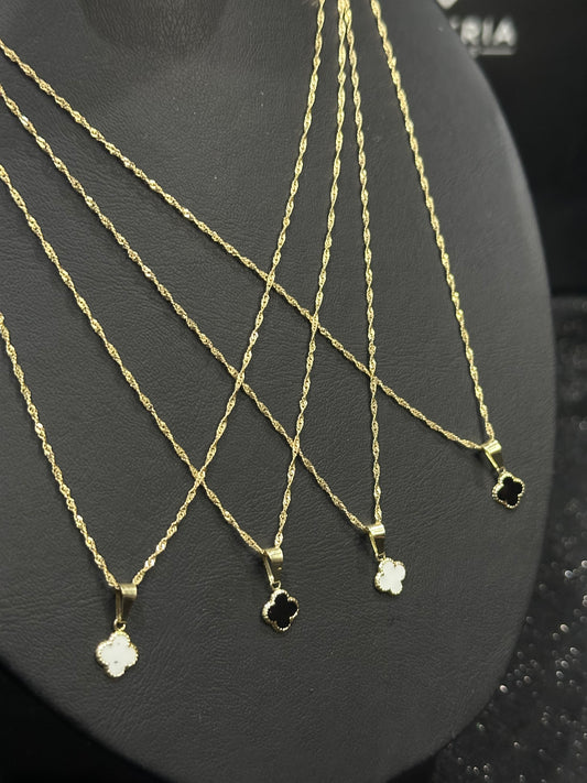 Gargantilla con dije trebol tipo VCA