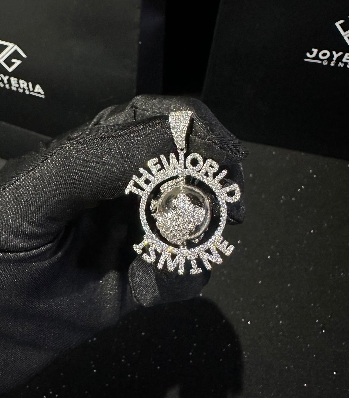 Dije world is mine plata