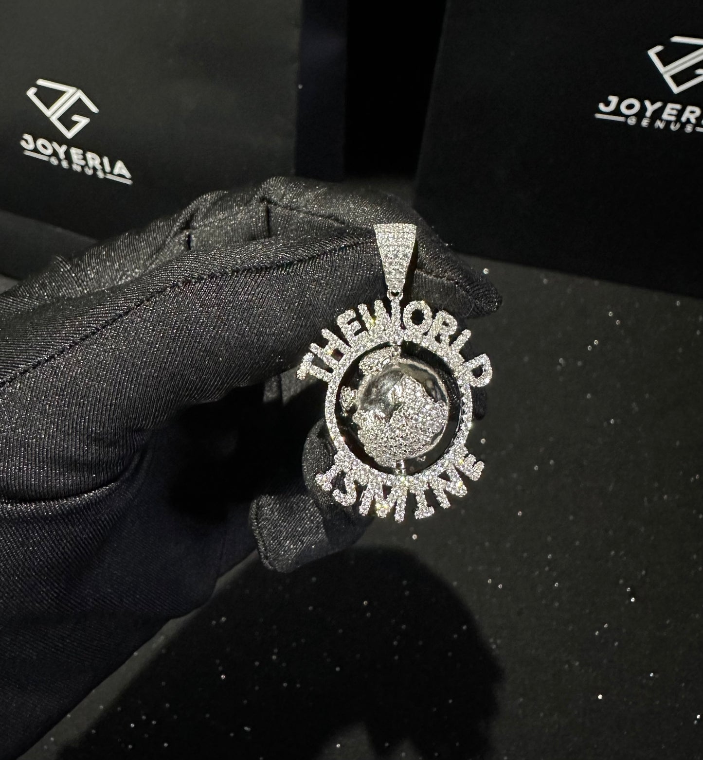 Dije world is mine plata