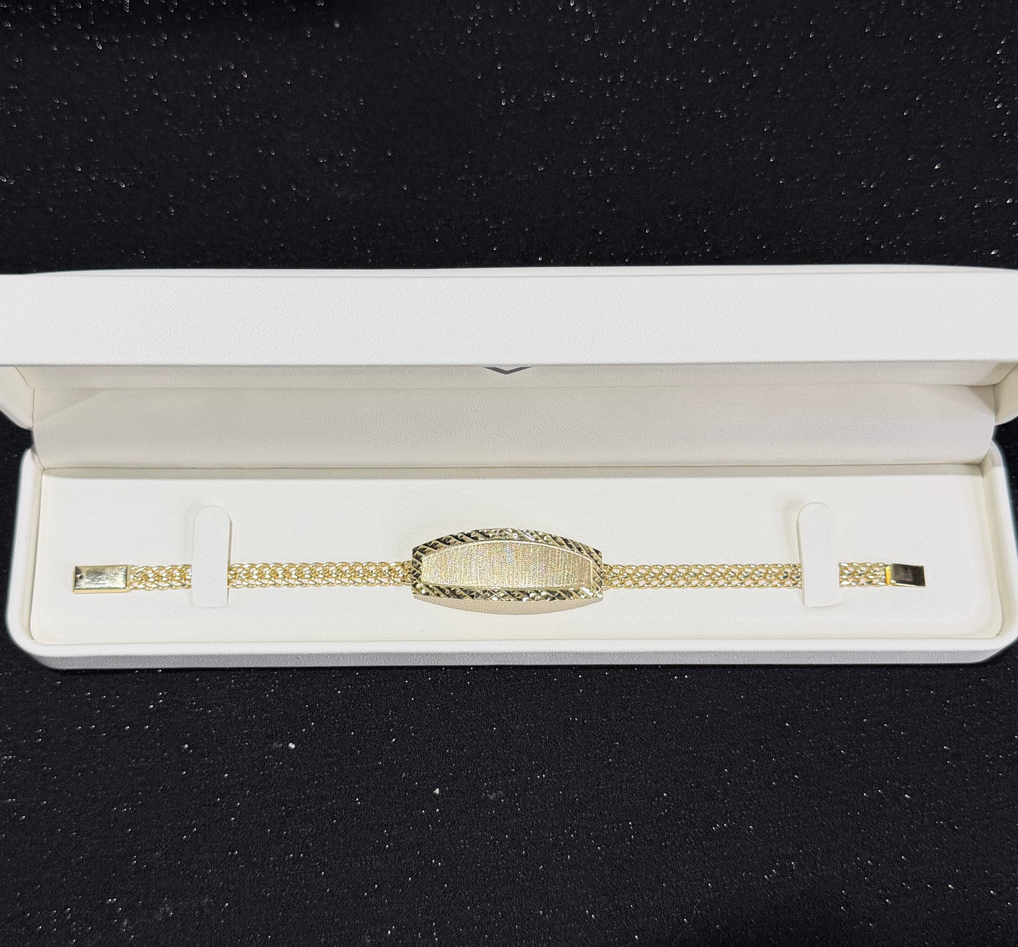 Esclava de petatillo con nombre 5.5 mm x 18 cm Oro 10k.