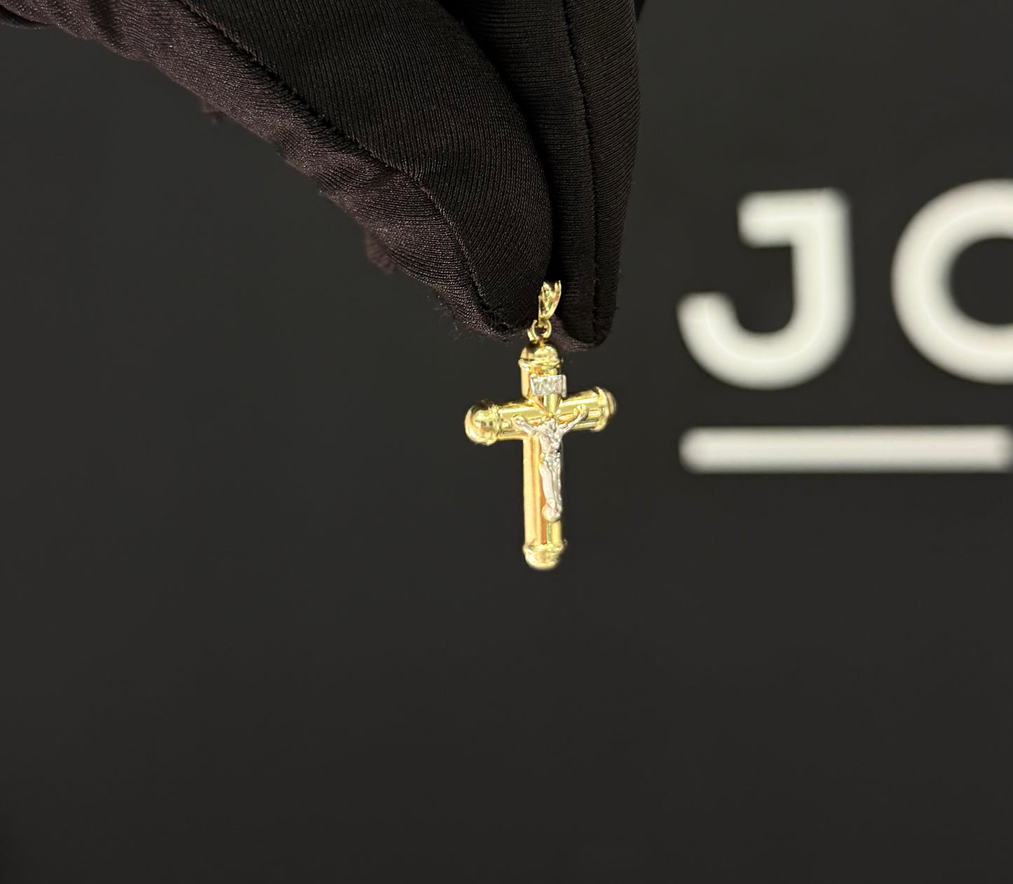Dije cruz con Jesús Oro 10k.
