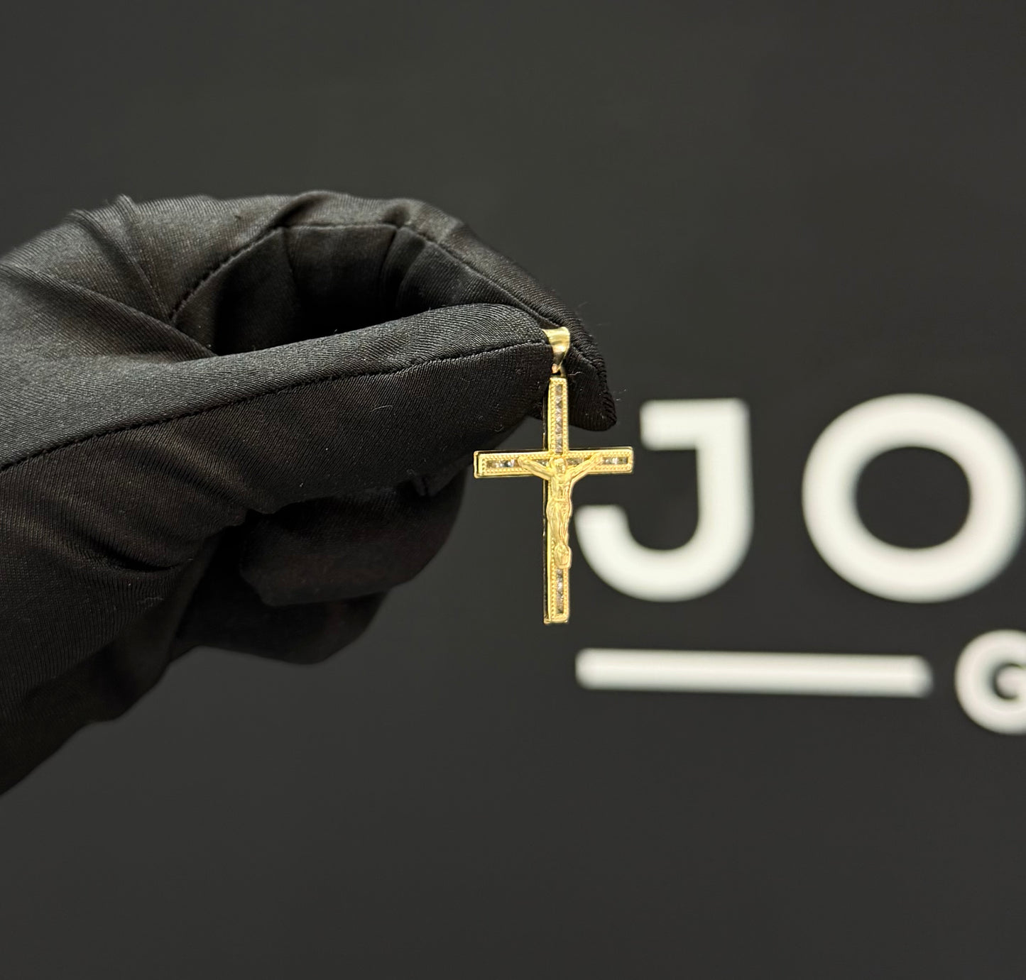 Dije cruz con Jesús Oro 10k.