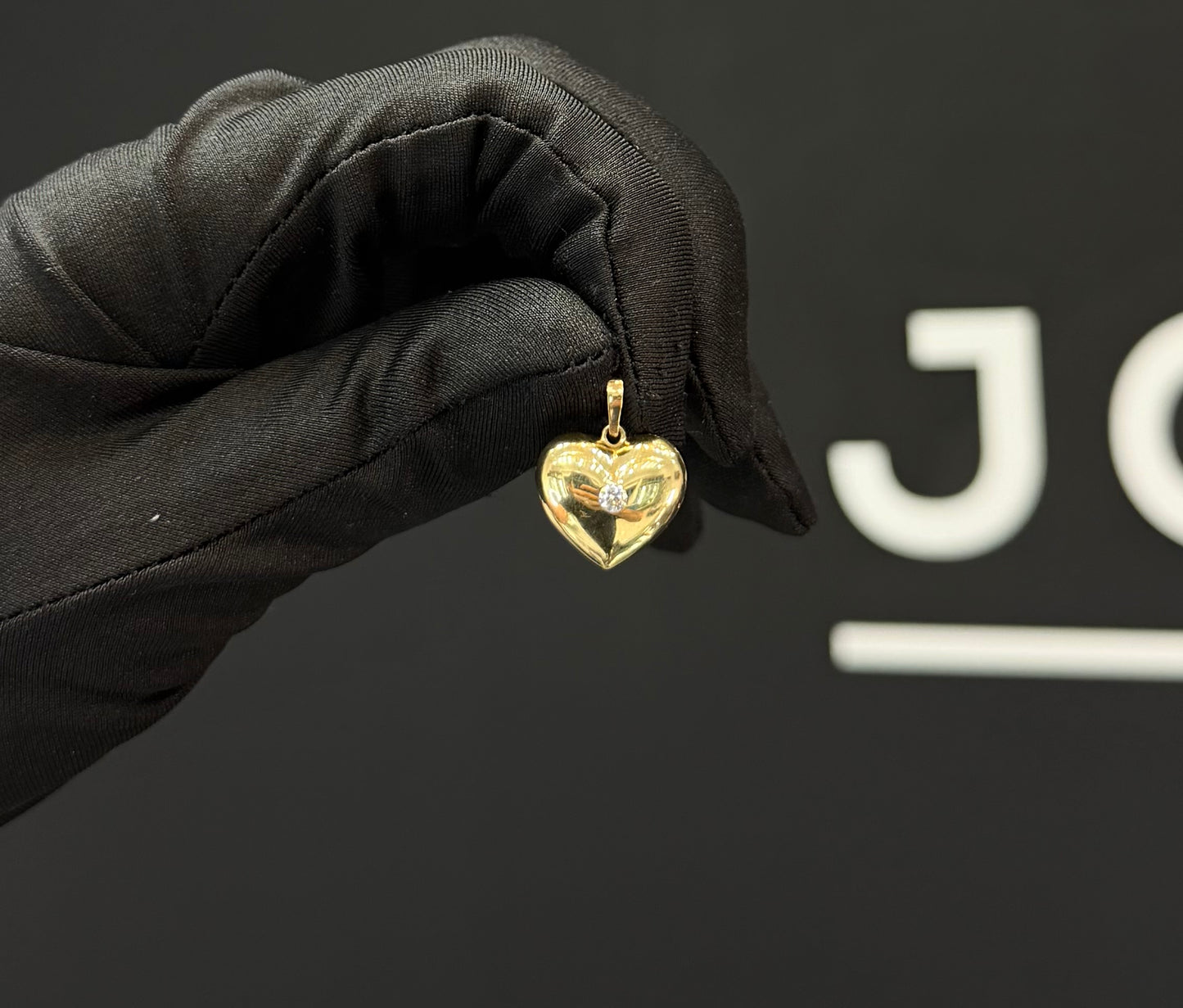 Dije corazón con piedra Oro 10k.