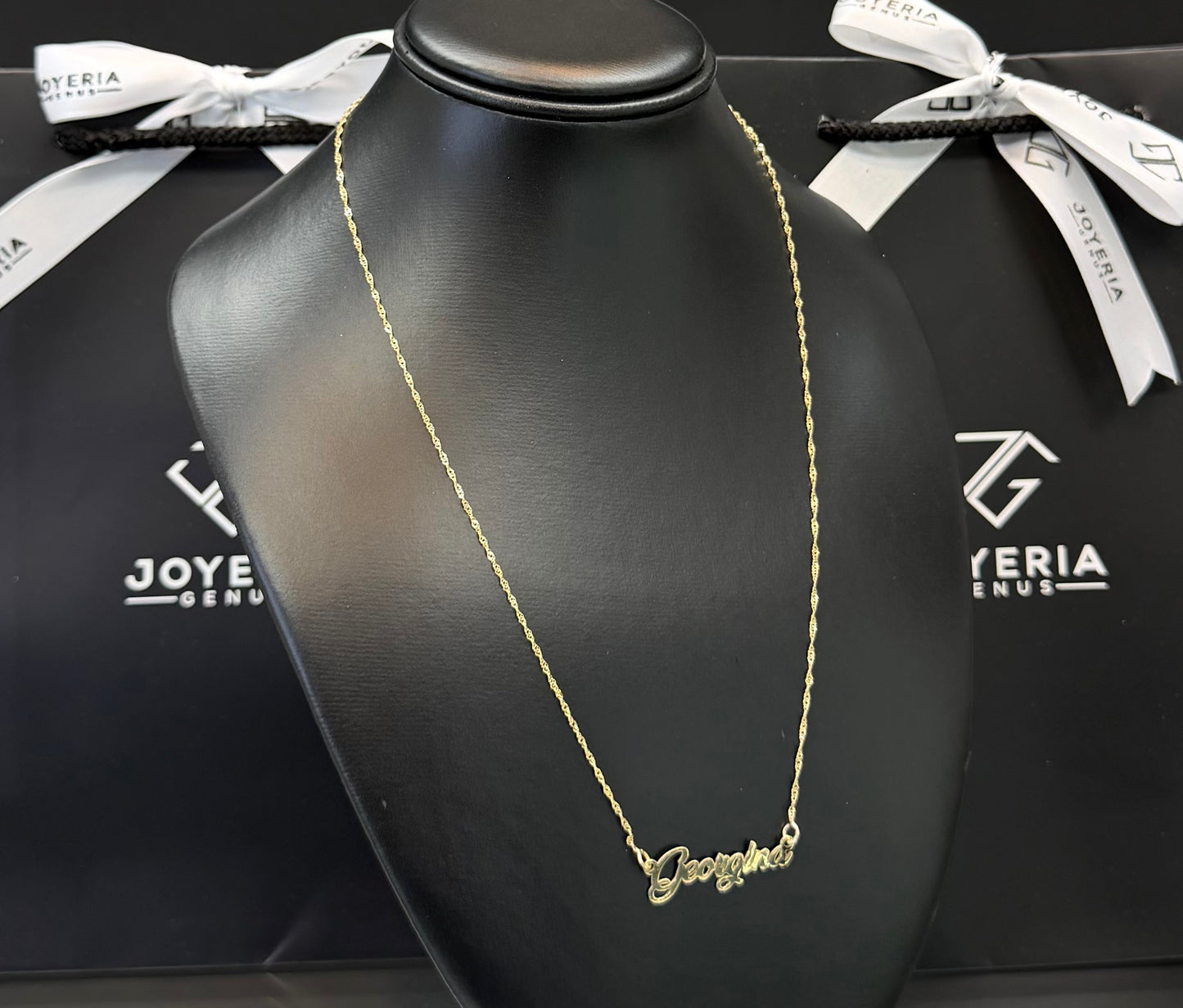 Cadena personalizada con nombre Oro 10k.