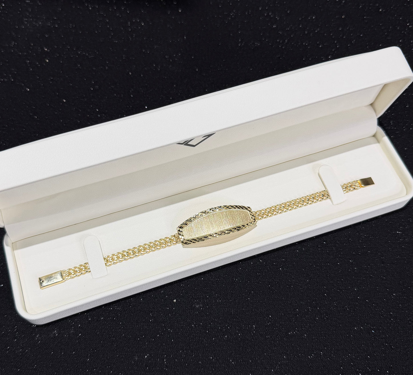 Esclava de petatillo con nombre 5.5 mm x 18 cm Oro 10k.