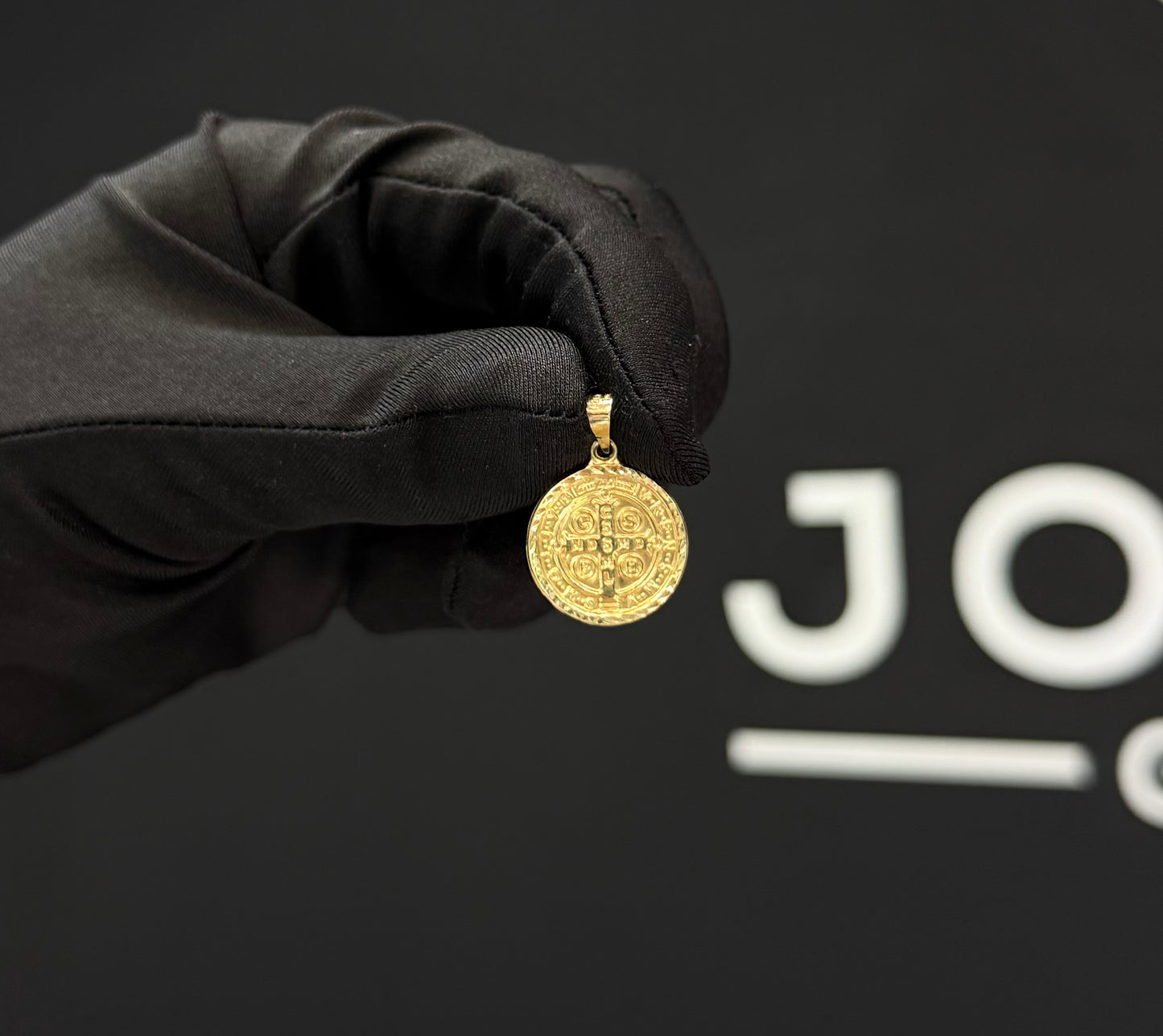 Dije Medalla San Benito Oro 10k.