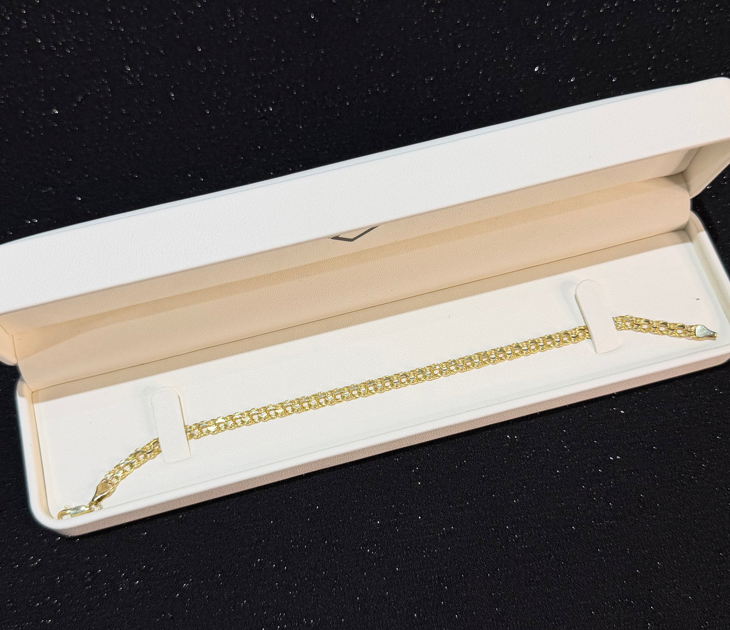 Pulso tejido chino 4.5 mm x 21 cm Oro 10k.