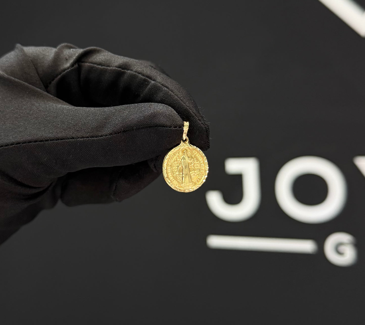 Dije Medalla San Benito Oro 10k.