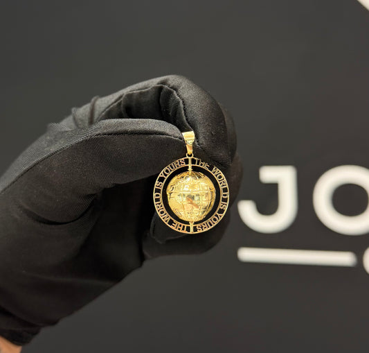 Dije The World is Yours Giratorio Oro 10k.