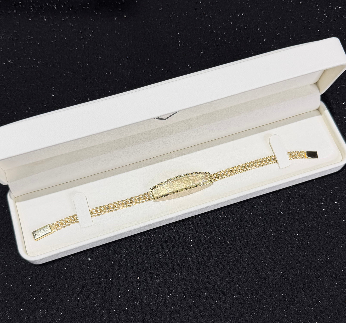 Esclava de petatillo con nombre 5.5 mm x 18 cm Oro 10k.