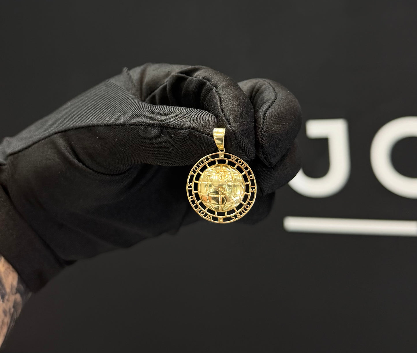 Dije World is Yours Oro 10k.