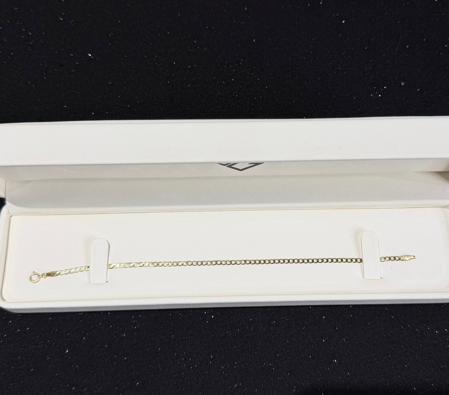 Pulso planchado barbado 2.5 mm x 18 cm Oro 10k.