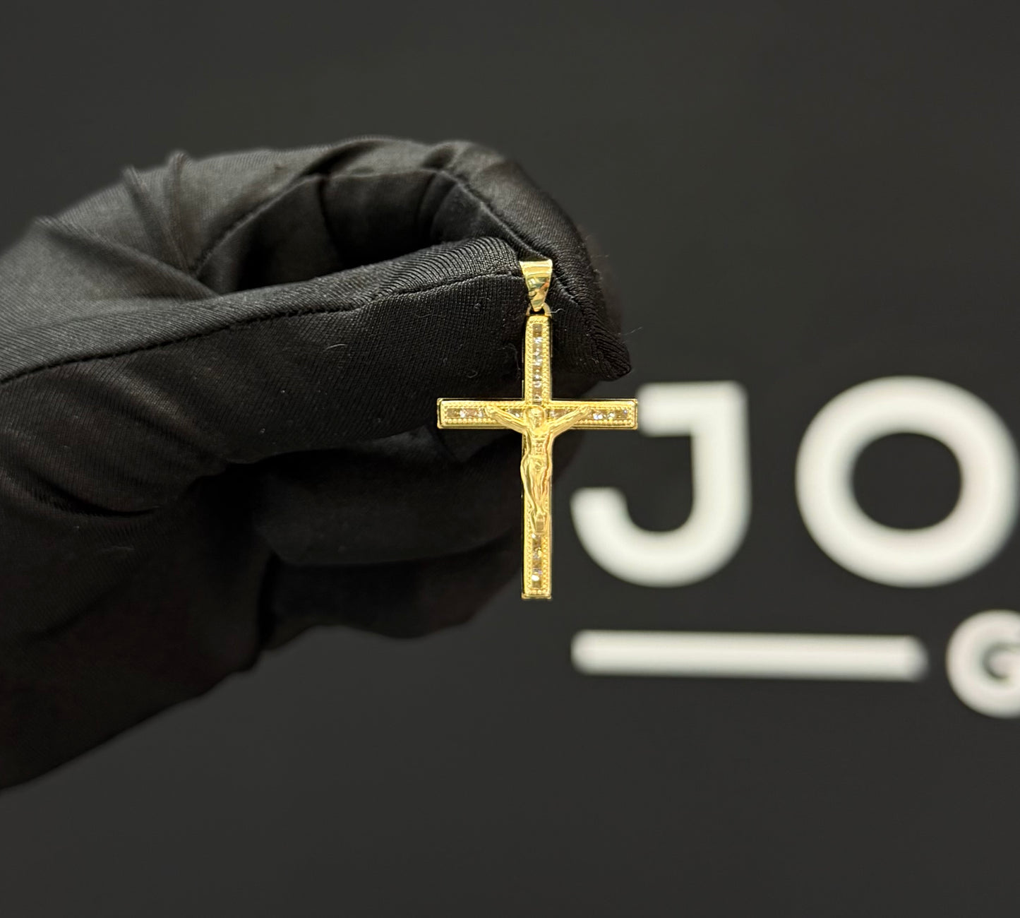 Dije cruz con Jesús Oro 10k.