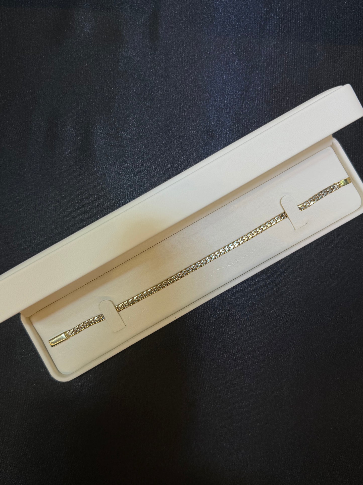 Pulso cubano sólido oro 10 K 4 mm x 21 cm