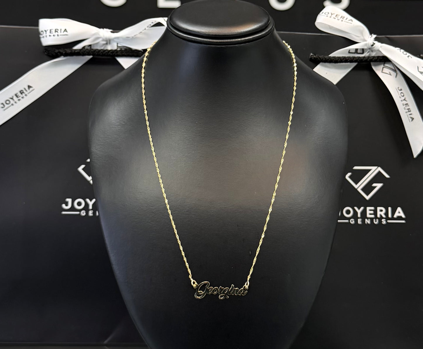 Cadena personalizada con nombre Oro 10k.